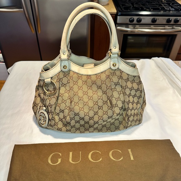 Authentic Gucci Monogram Medium Sukey Tote bag in cream - Picture 7 of 15